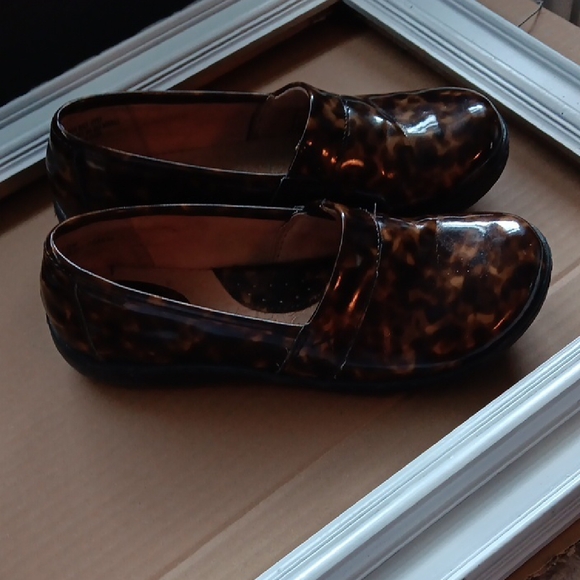 b.o.c. Tortoiseshell Pattern Mules - Picture 3 of 8